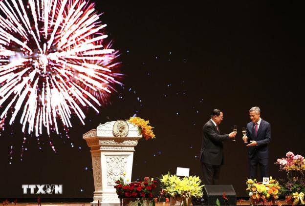 photo-1755854046546