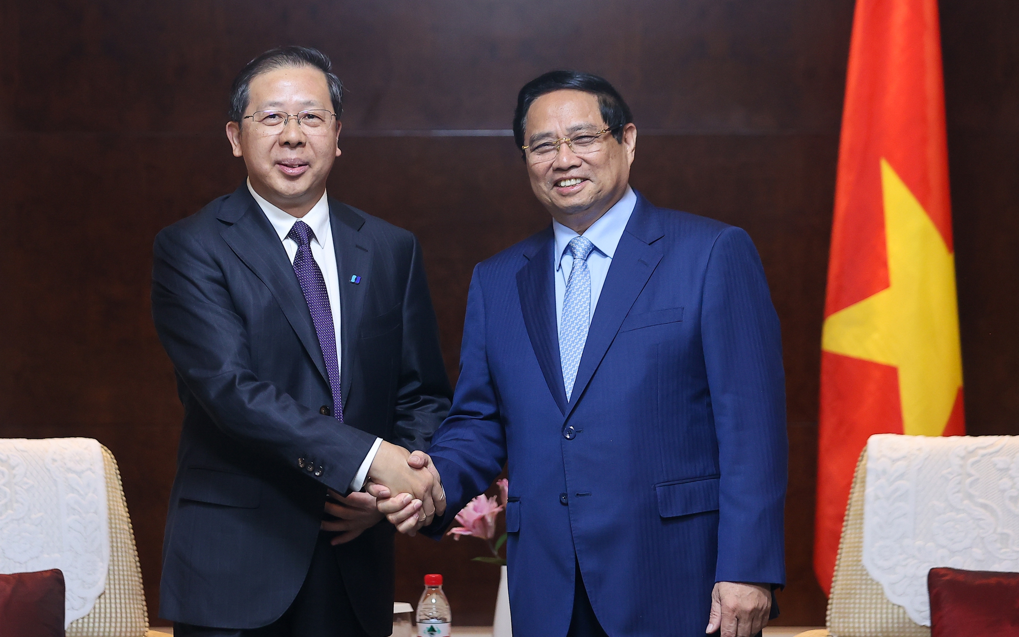 范明政总理分别会见中国大型企业领导