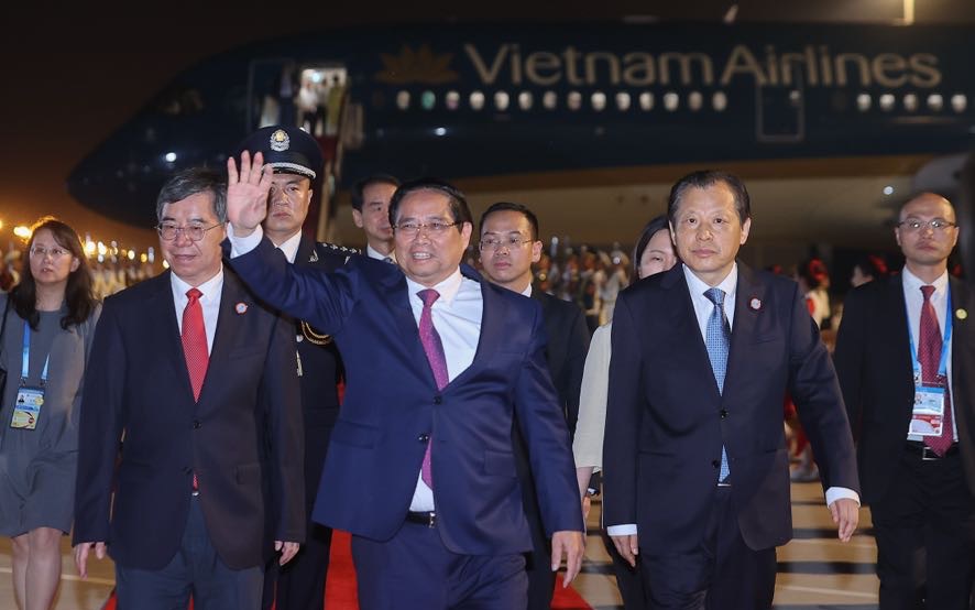 越南政府总理范明政抵达中国天津开始出席上海合作组织峰会之旅