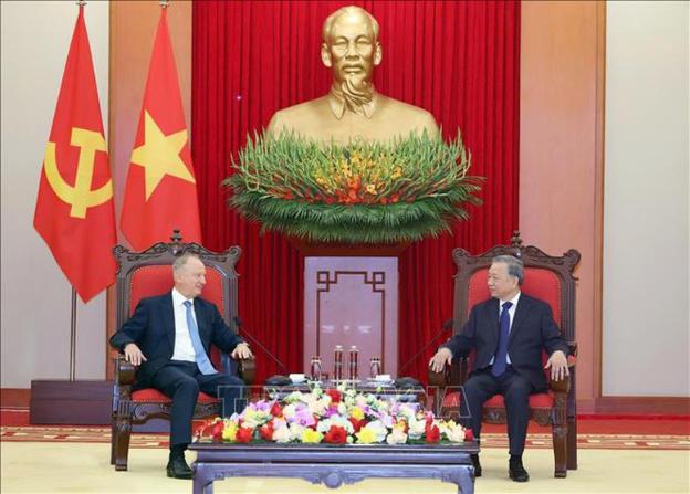 越共中央总书记苏林会见俄总统助理、海事委员会主席- Ảnh 1.