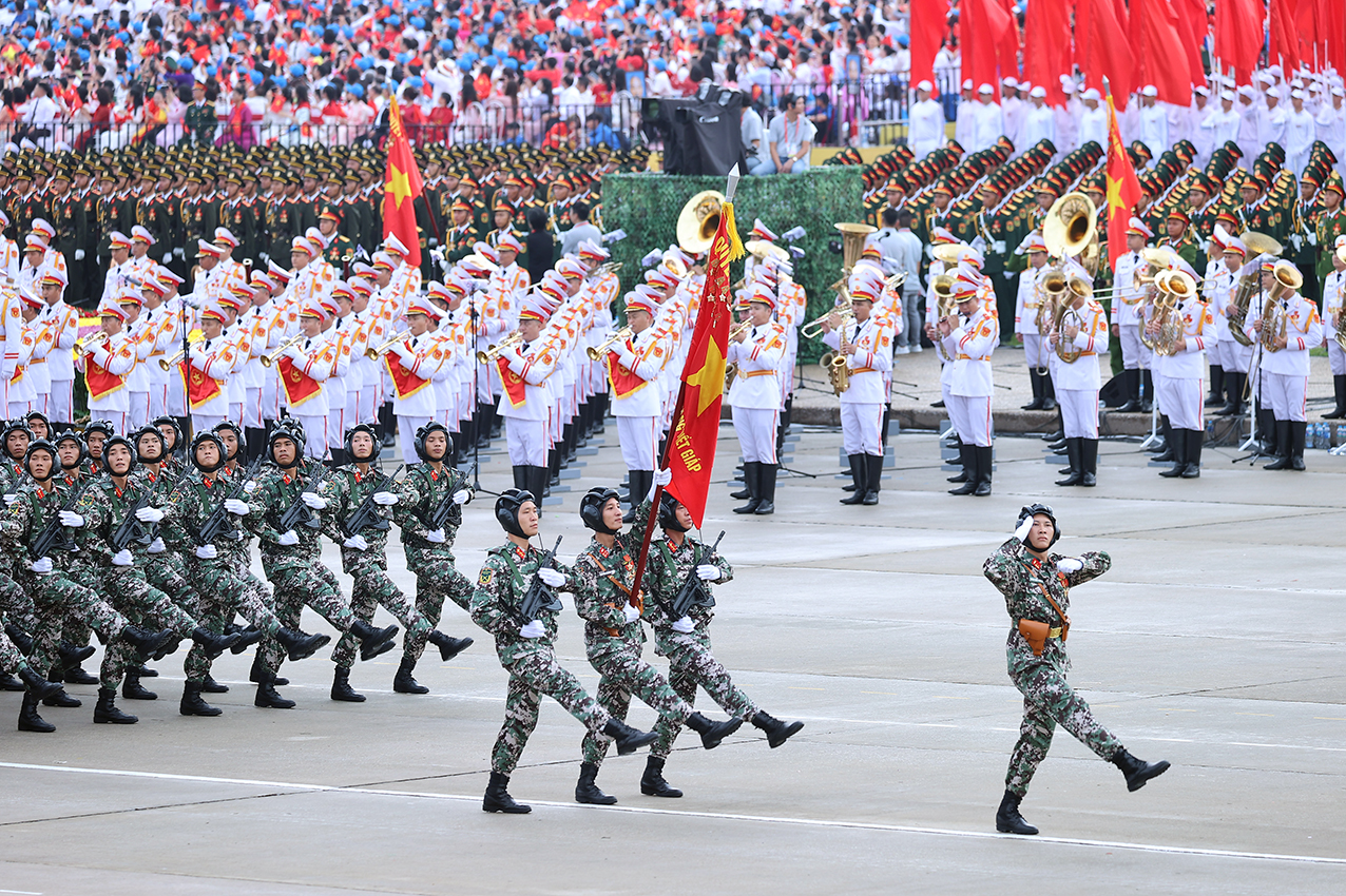 越南人民军在越南八月革命胜利暨九.二国庆80周年纪念典礼的阅兵方阵（组图）- Ảnh 16.