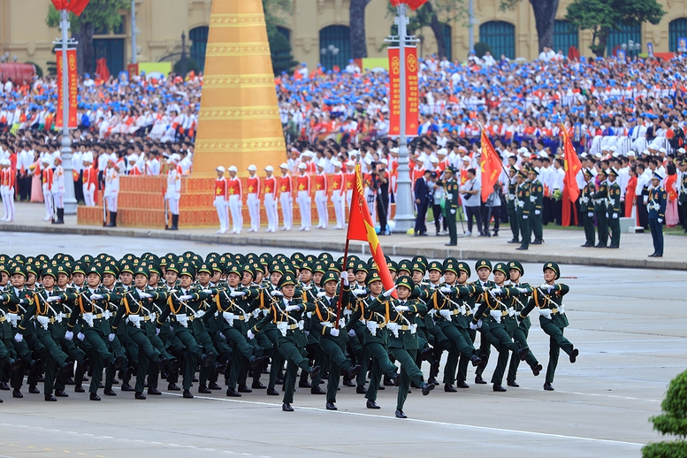 越南人民军在越南八月革命胜利暨九.二国庆80周年纪念典礼的阅兵方阵（组图）- Ảnh 7.