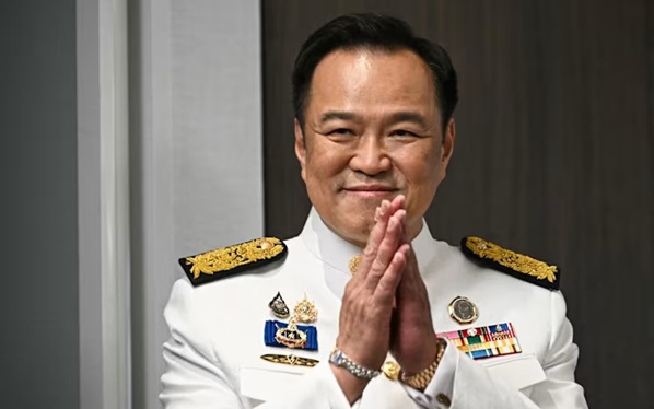 泰国当选总理正式就职