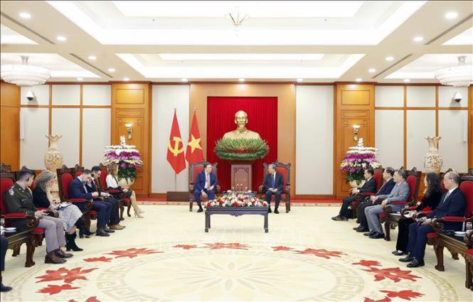 photo-1768012116993 photo-1768012116993