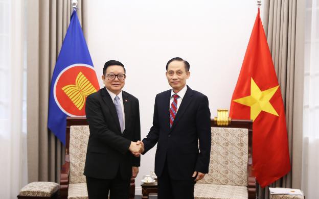 https://bcp.cdnchinhphu.vn/359255642496790528/2026/1/15/photo-1768444348325-17684443485401279317971-0-0-390-624-crop-17684480858391195548175.jpg
