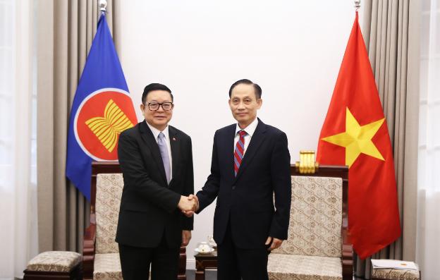 越南外交部长黎怀忠会见东盟秘书长高金洪- Ảnh 1. 越南外交部长黎怀忠会见东盟秘书长高金洪- Ảnh 1.