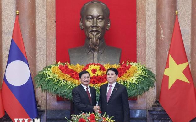 越南国家主席梁强会见老挝总书记、国家主席通伦·西苏里