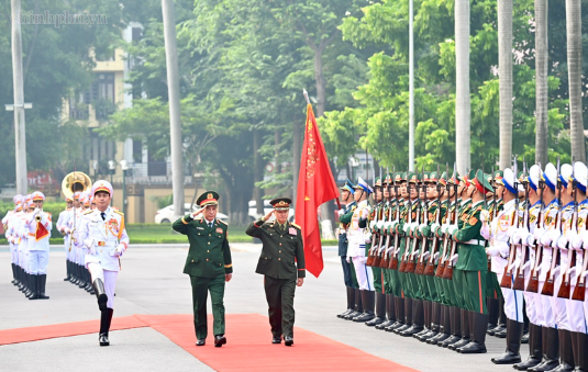 老挝政府副总理兼国防部长对越南进行正式访问- Ảnh 2.