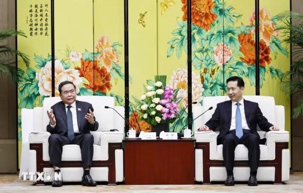 越南国会主席陈青敏会见陕西省委书记赵一德- Ảnh 1.