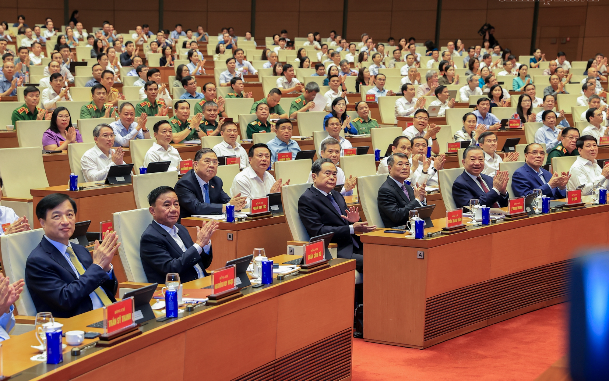 贯彻落实越共十四届四中全会决议的全国会议