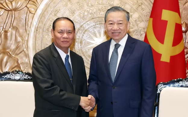 https://bcp.cdnchinhphu.vn/359255642496790528/2026/10/16/photo-1792139550055-17921395506041570432518-13-0-403-624-crop-17921396378591052122274.png