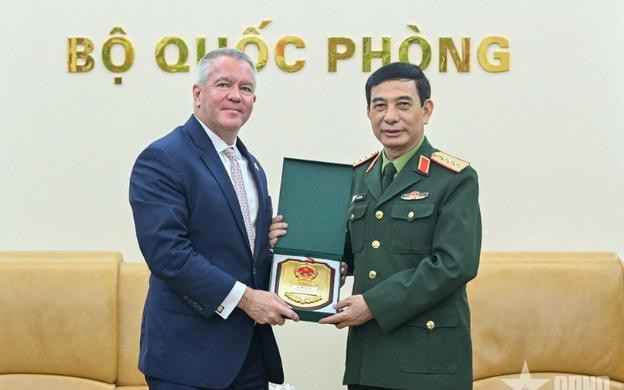 https://bcp.cdnchinhphu.vn/359255642496790528/2026/2/14/photo-1771084040562-1771084041148317793215-0-0-390-624-crop-17710844971751607796629.jpg