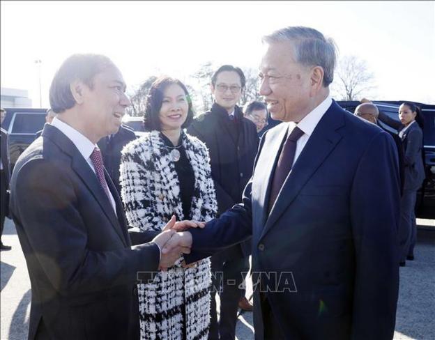 photo-1771696676075 photo-1771696676075