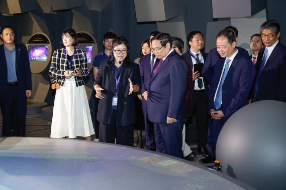 范明政总理出席越日航天愿景论坛和越南航天中心落成仪式- Ảnh 2.