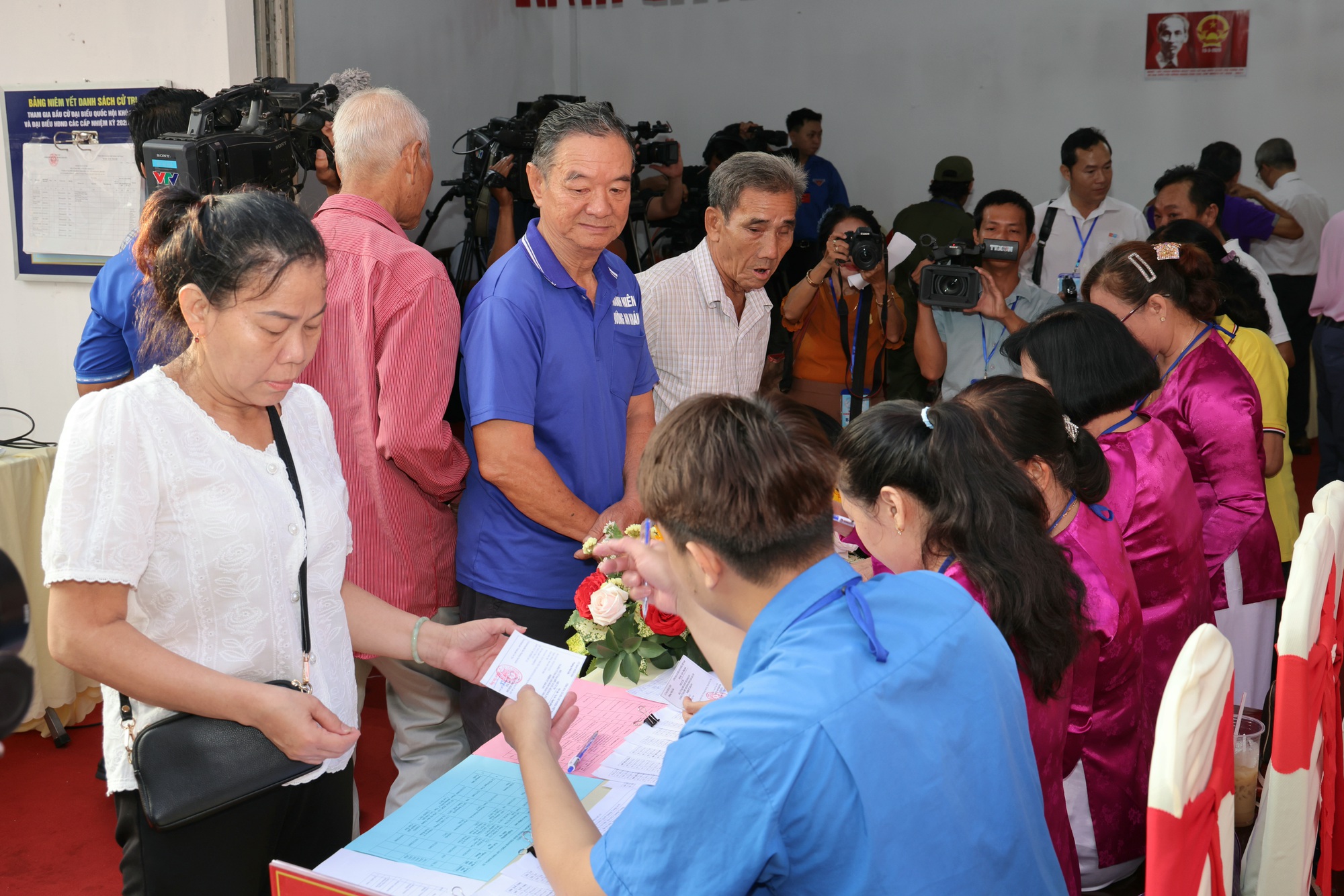 越南全国选民参加投票选举组图- Ảnh 14. 越南全国选民参加投票选举组图- Ảnh 14.