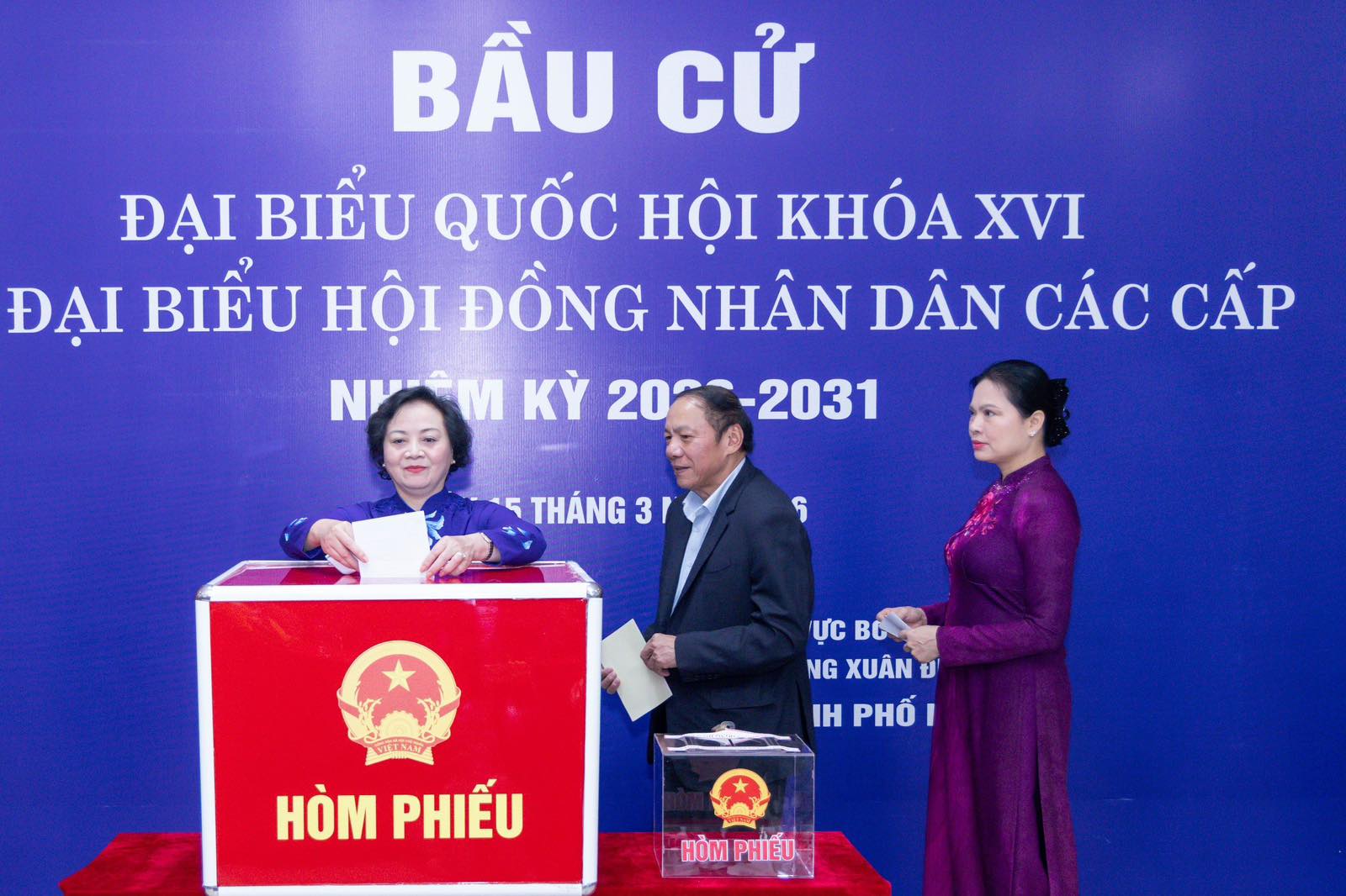 越南党、国家领导行使选民权- Ảnh 19. 越南党、国家领导行使选民权- Ảnh 19.