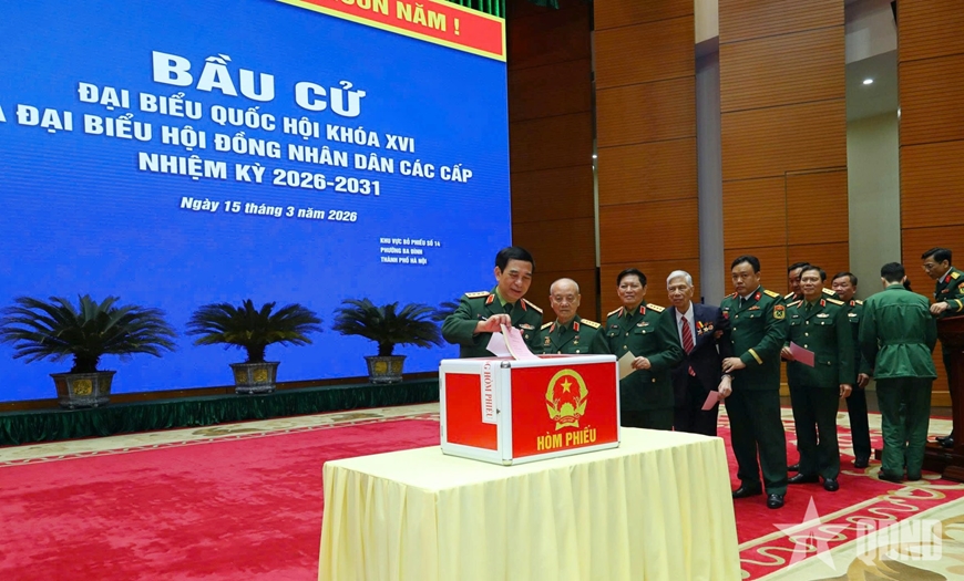 越南党、国家领导行使选民权- Ảnh 21. 越南党、国家领导行使选民权- Ảnh 21.