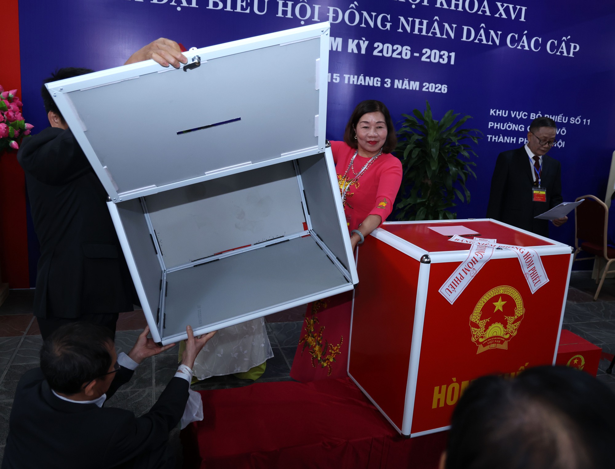 越南全国选民参加投票选举组图- Ảnh 3. 越南全国选民参加投票选举组图- Ảnh 3.