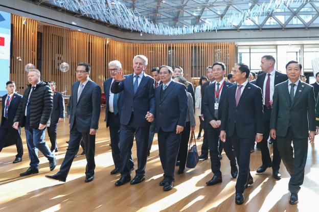 越南政府总理范明政到访俄罗斯液化天然气巨头诺瓦泰克集团- Ảnh 1.