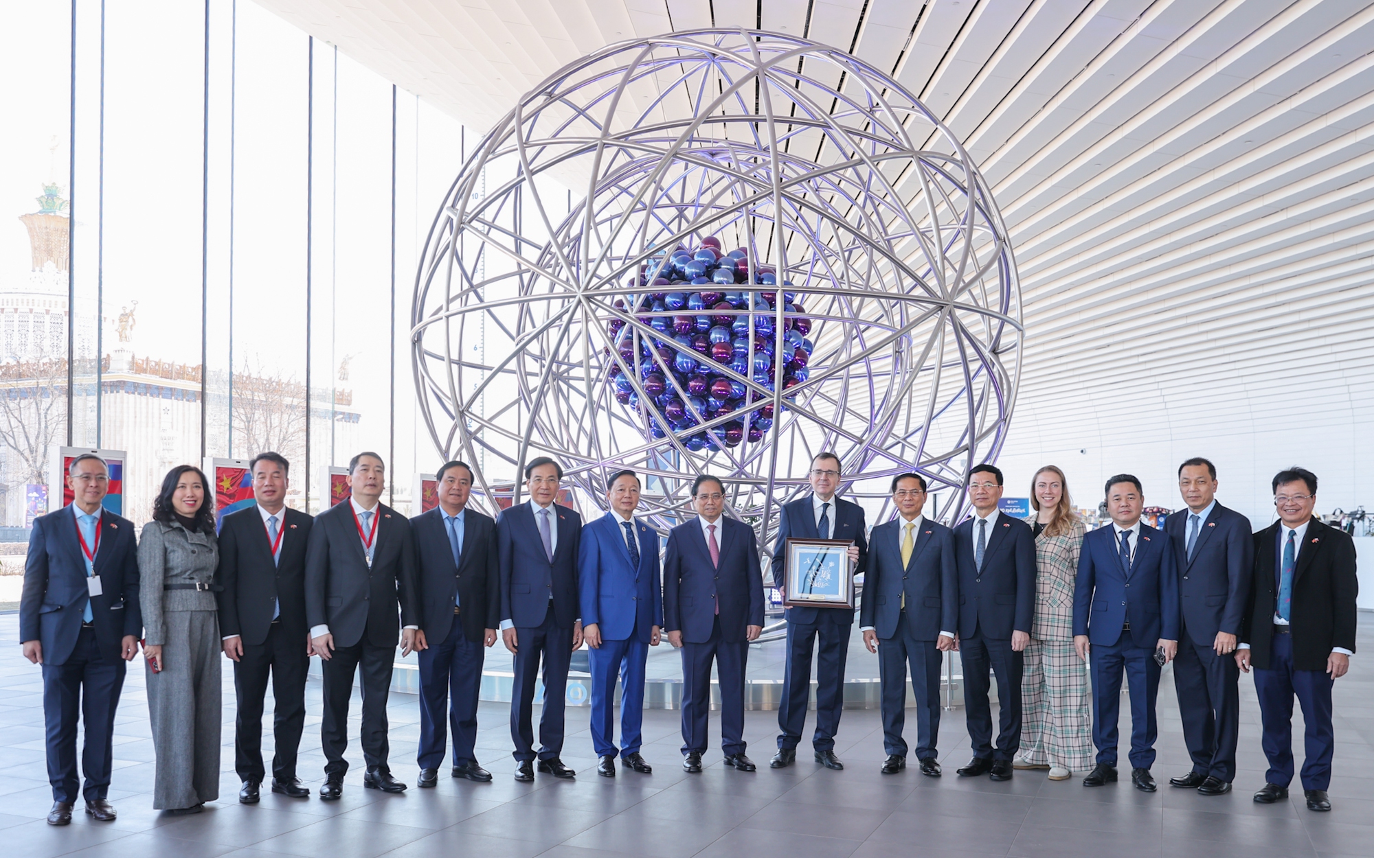 范明政总理到访俄罗斯原子能博物馆