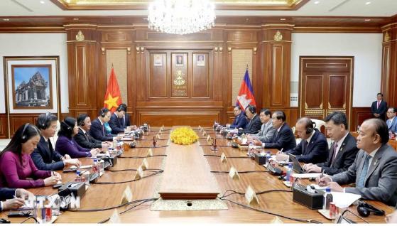 越共中央书记处常务书记陈锦秀会见柬埔寨代理国家元首、人民党主席、参议院主席洪森- Ảnh 2. 越共中央书记处常务书记陈锦秀会见柬埔寨代理国家元首、人民党主席、参议院主席洪森- Ảnh 2.