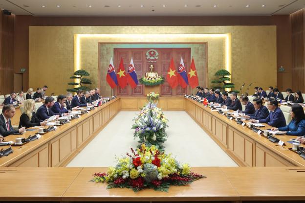 photo-1776091155518 photo-1776091155518