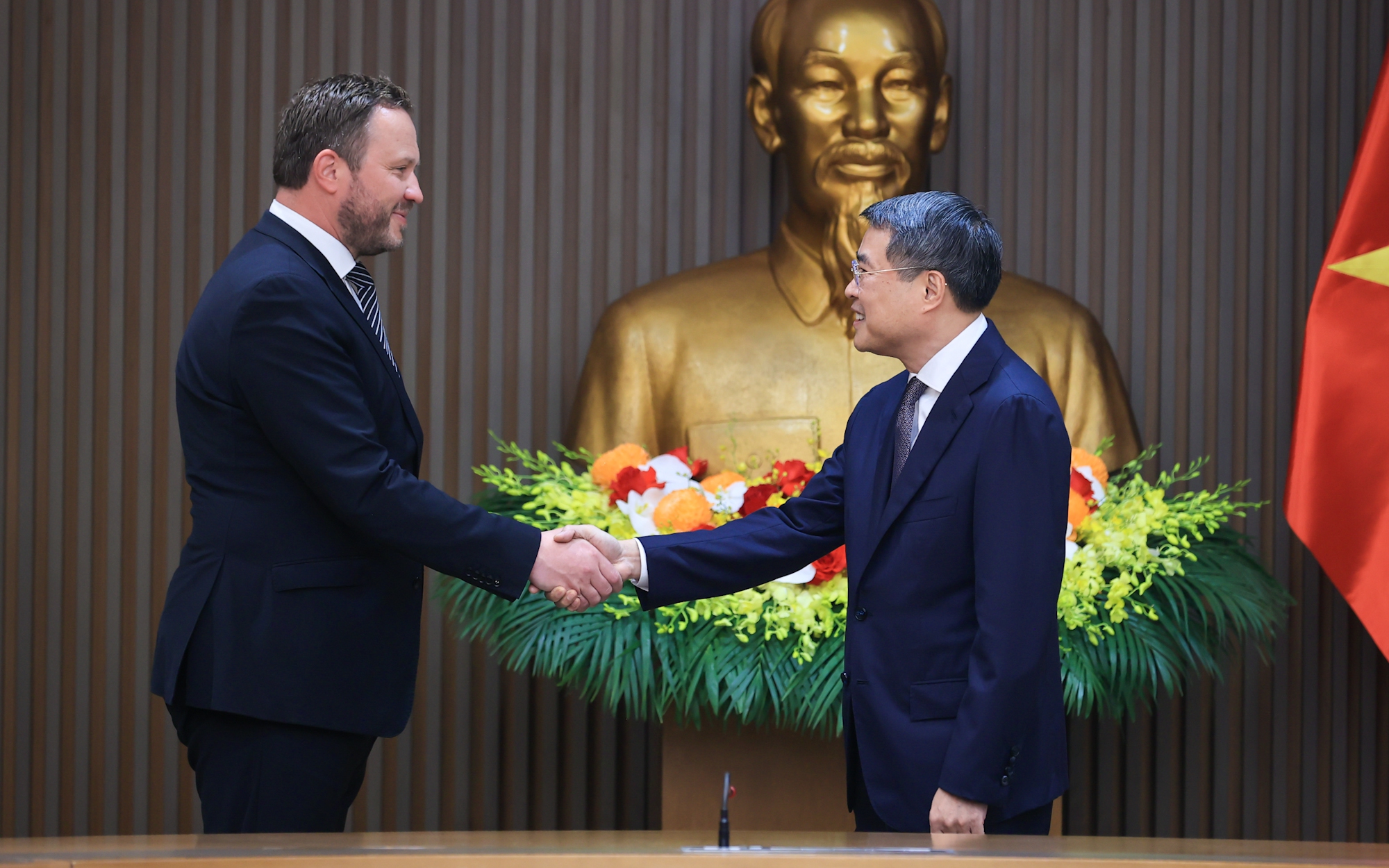 越南政府总理黎明兴会见爱沙尼亚外交部长马尔古斯·查赫克纳