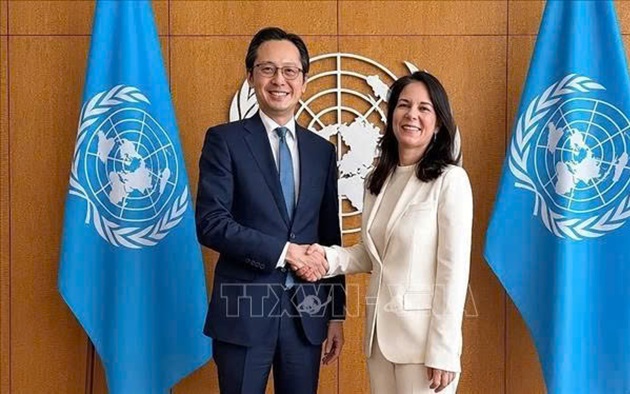 https://bcp.cdnchinhphu.vn/359255642496790528/2026/5/13/13-5viet-17786663482611747801193-0-0-394-630-crop-17786664205471828657986.jpg