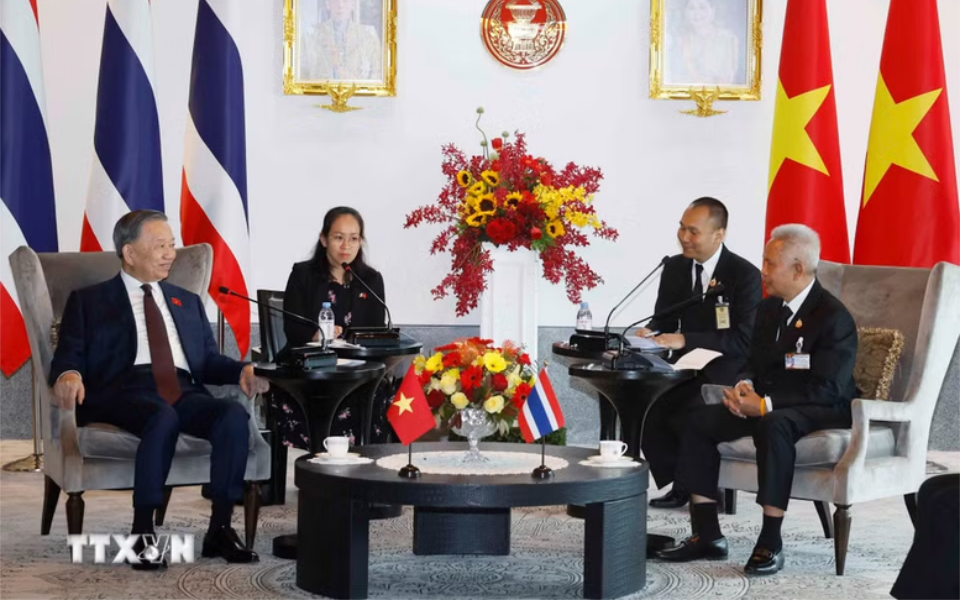 https://bcp.cdnchinhphu.vn/359255642496790528/2026/5/29/photo-1780028353303-17800283535071164175877-123-0-723-960-crop-1780028495049902097467.png
