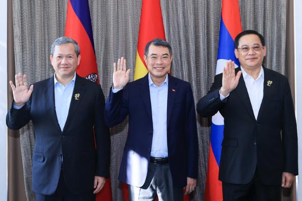 越南政府总理黎明兴同柬埔寨首相和老挝总理举行早餐会- Ảnh 1.