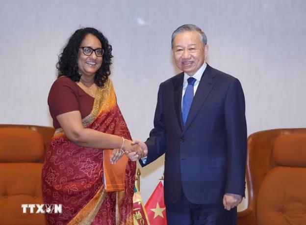 越共中央总书记、国家主席苏林会见斯里兰卡总理哈里尼·阿马拉苏里亚- Ảnh 1.