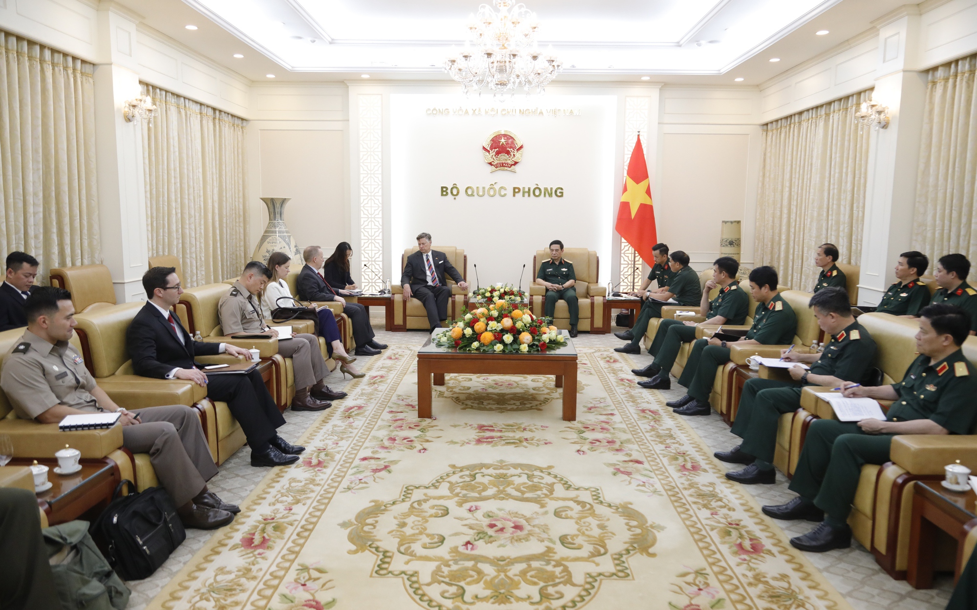 越南政府副总理兼国防部长潘文江大将会见美国常务副国务卿