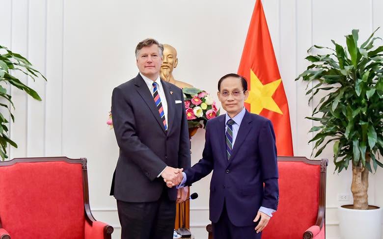 https://bcp.cdnchinhphu.vn/359255642496790528/2026/6/11/11-6trunghk-17811459379401839406450-32-0-519-780-crop-17811459841213118889.jpg
