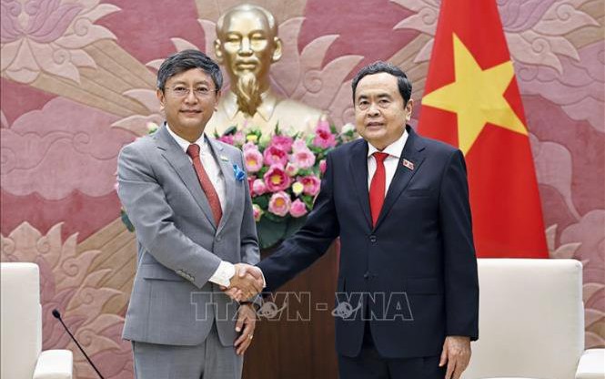 越南国会主席陈青敏会见印度新任驻越大使