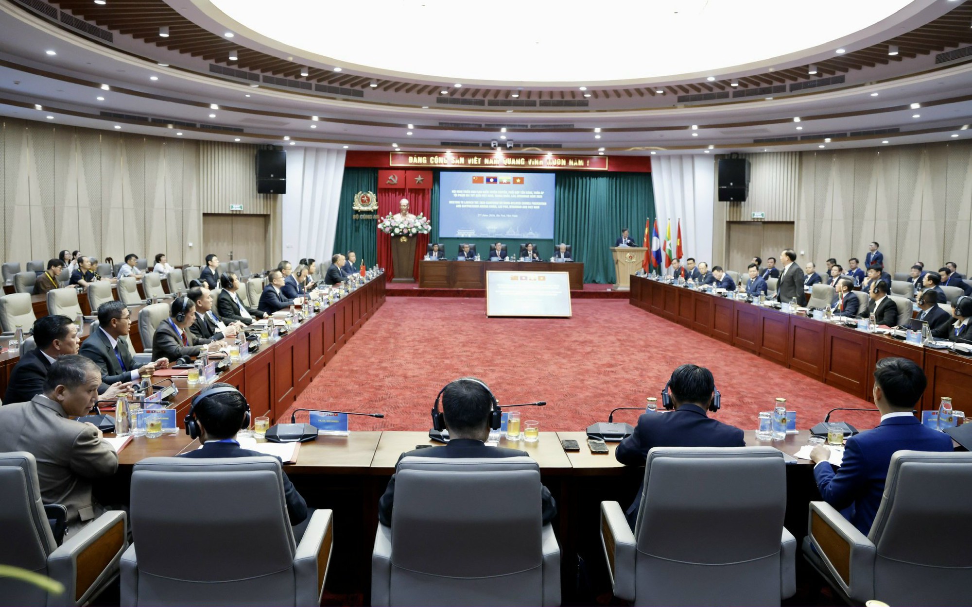 https://bcp.cdnchinhphu.vn/359255642496790528/2026/6/3/3-6quangcanhhoinghi-1780460162465331108780-136-0-1386-2000-crop-17804602030731106203240.jpg