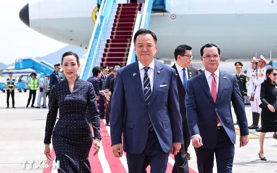泰国总理阿努廷·参威拉恭抵达河内，开始对越南进行正式访问并出席2026年东盟未来论坛