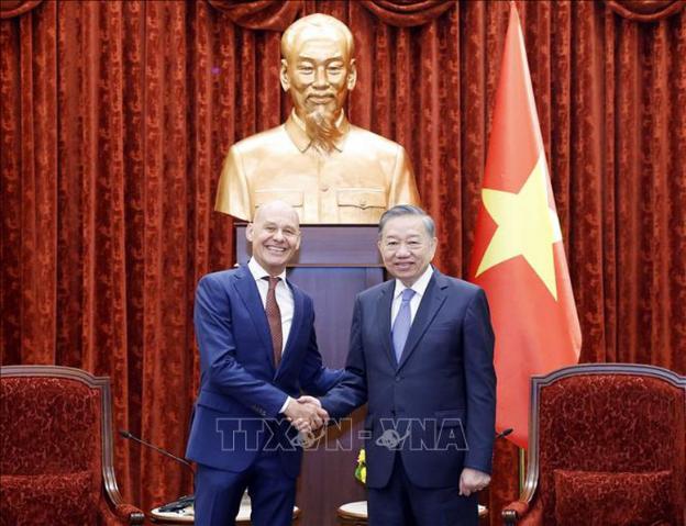 越共中央总书记、国家主席苏林会见比利时、挪威、荷兰、巴西驻越大使- Ảnh 4. 越共中央总书记、国家主席苏林会见比利时、挪威、荷兰、巴西驻越大使- Ảnh 4.