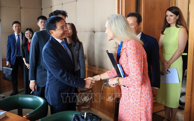 政府副总理阮文胜会见世贸组织副总干事詹妮弗·诺德奎斯特