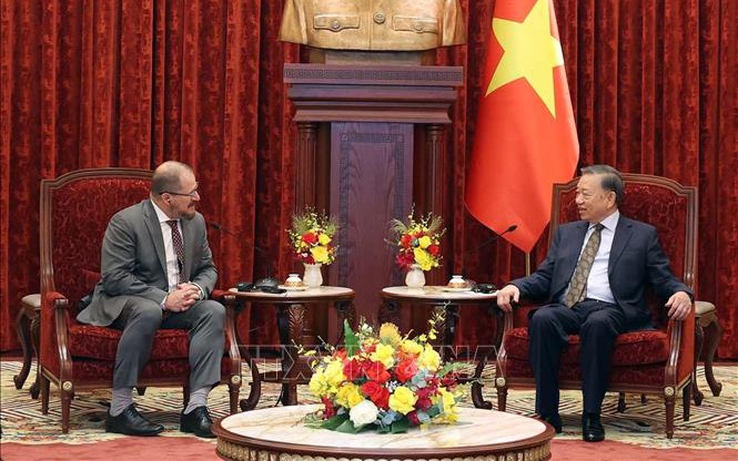 https://bcp.cdnchinhphu.vn/359255642496790528/2026/8/28/28-8-tolam-qualcomm-17878867016231135512066-129-0-545-665-crop-1787886708344617416515.jpg