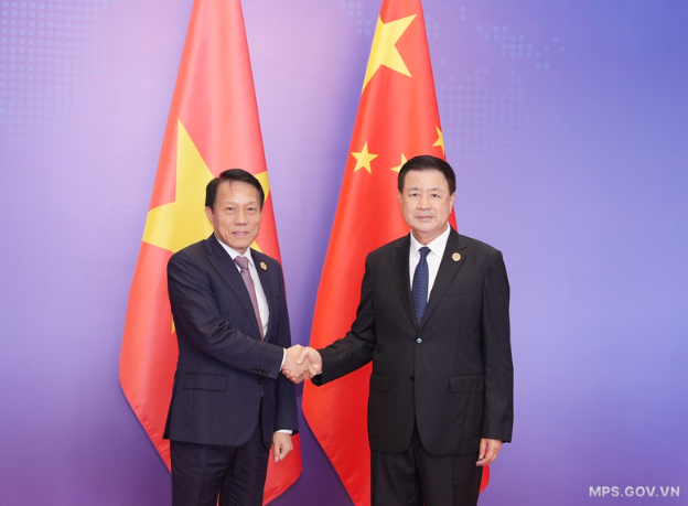 越南公安部部长梁三光会见中国公安部部长王小红- Ảnh 1.