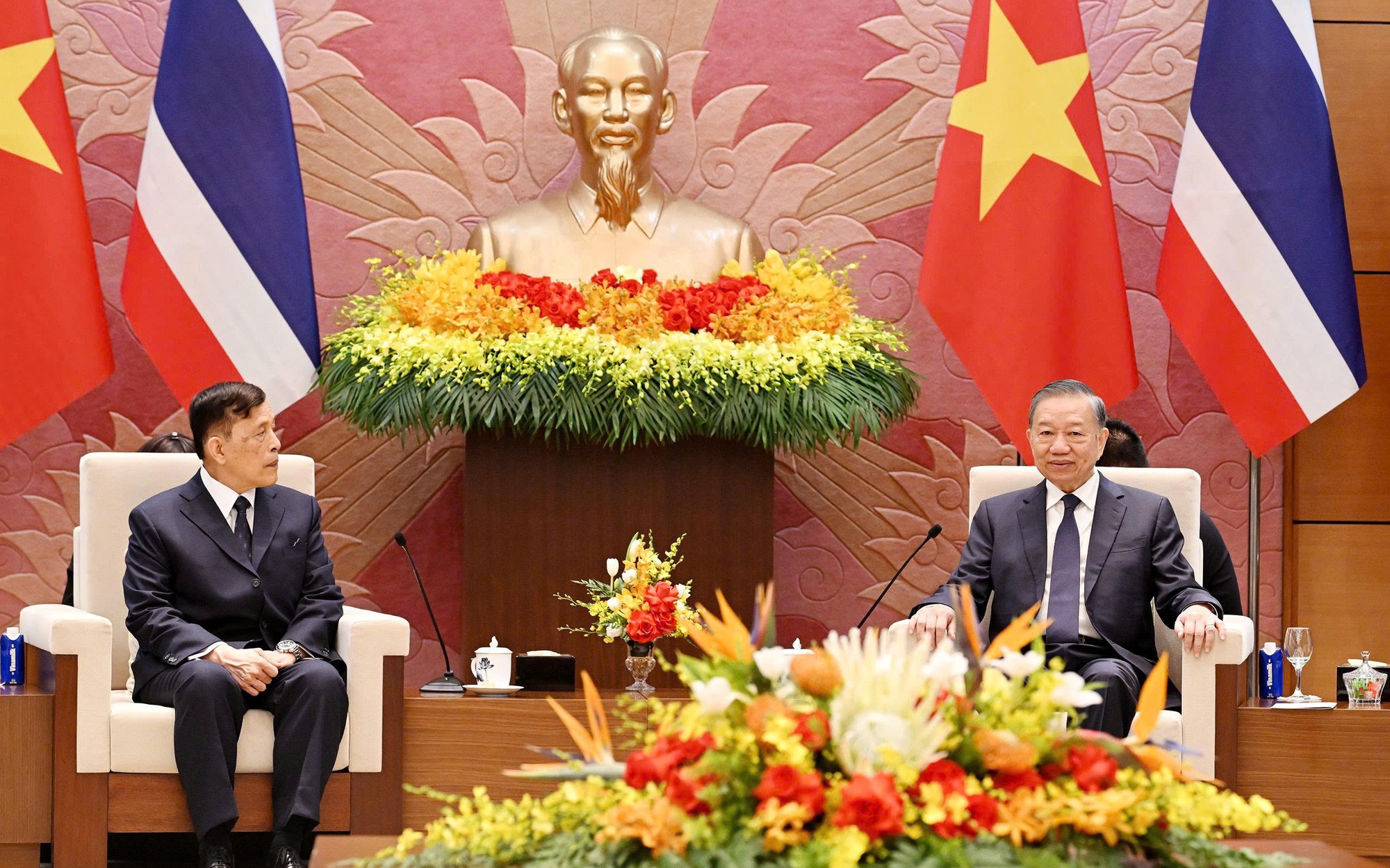 越共中央总书记、国家主席苏林同泰国国王玛哈·哇集拉隆功举行会谈