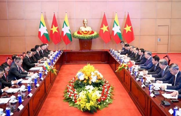 越共中央总书记、国家主席苏林同缅甸总统敏昂莱举行会谈- Ảnh 2.