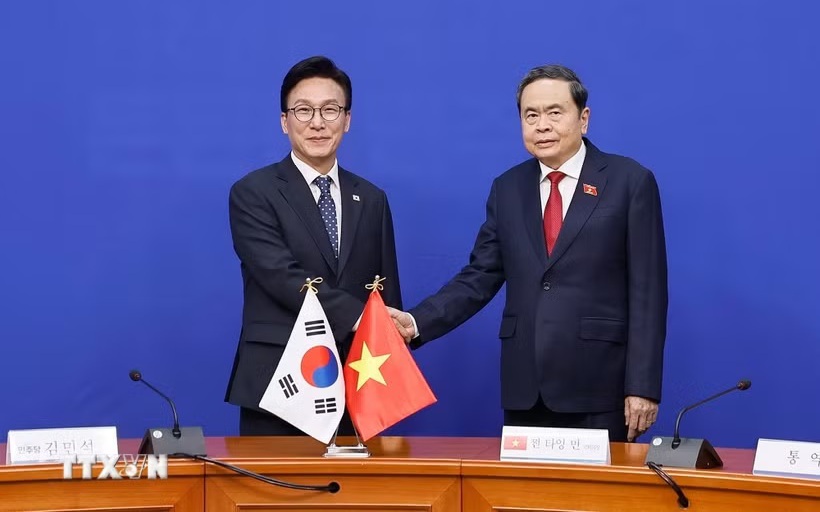 越南愿与韩国一道努力，推进两国关系强劲发展