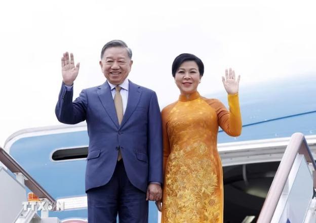 越共中央总书记、国家主席苏林及夫人抵达莫斯科 开始对俄罗斯联邦进行国事访问- Ảnh 1.