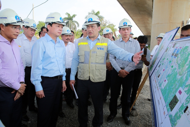 Phó Thủ tướng Trần Hồng Hà kiểm tra một số dự án giao thông trọng điểm phía Nam - Ảnh 1.