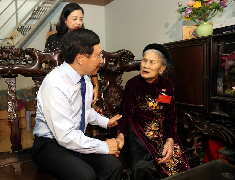 Phó Thủ tướng tri ân người có công tỉnh Thanh Hóa