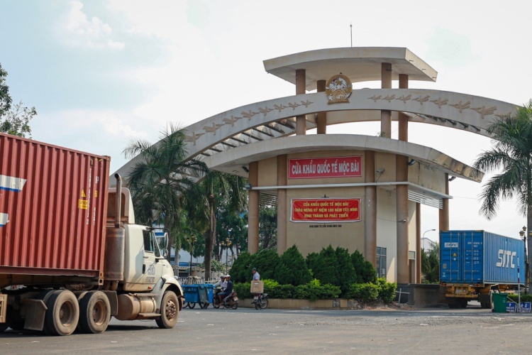 Đề xuất bổ sung quy định về vận chuyển đường bộ qua biên giới giữa các nước  ASEAN
