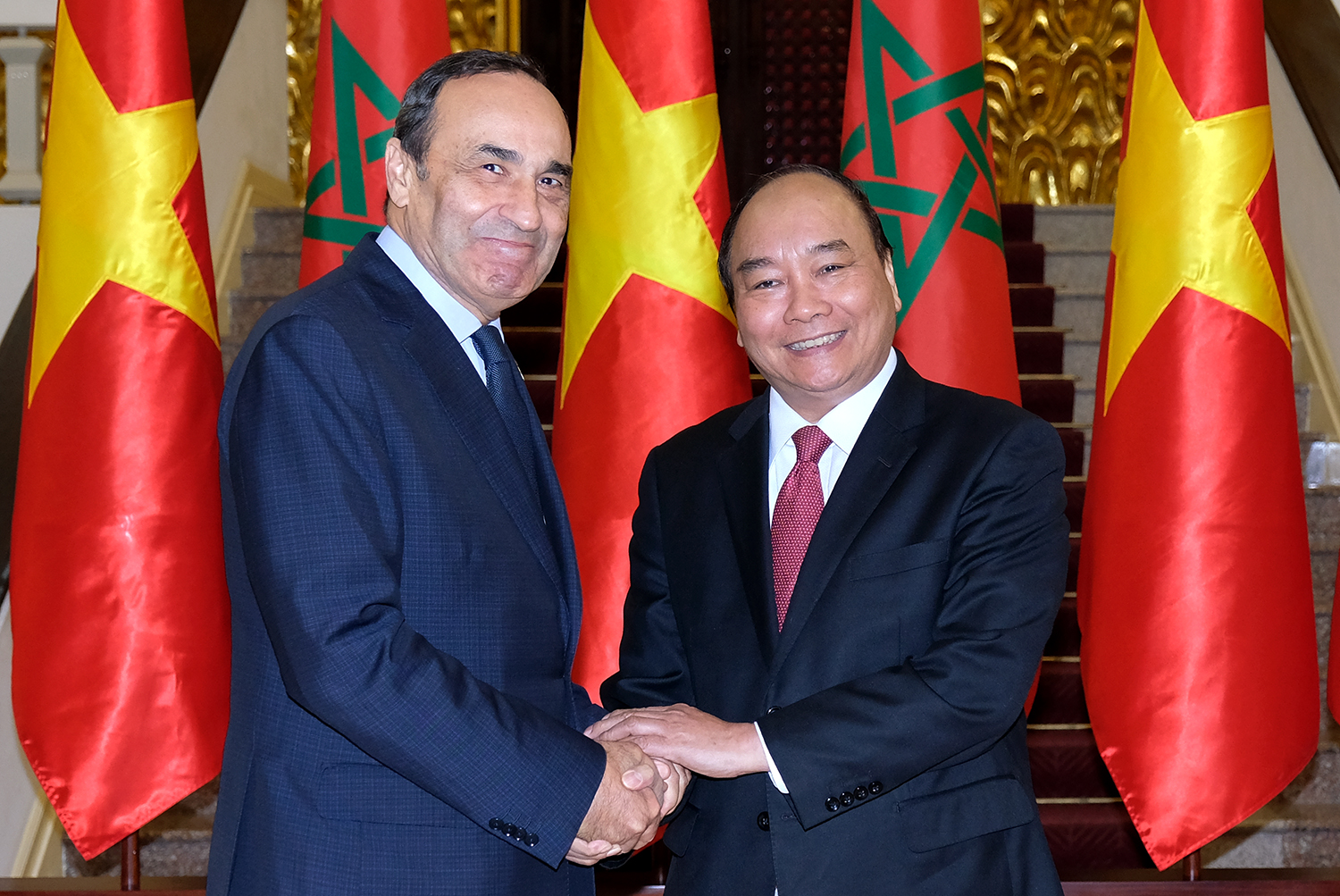 Tiếp Chủ tịch Hạ viện Morocco: Việc tiếp đón chủ tịch Hạ viện Morocco tại Việt Nam là một cơ hội để thúc đẩy mối quan hệ giữa hai nước. Việc thúc đẩy các hoạt động giao lưu văn hóa, thúc đẩy hợp tác kinh tế và thương mại là một lợi ích lớn cho cả hai bên. Đây là một cơ hội để tăng cường sự hiểu biết và tạo ra mối quan hệ trường tồn giữa hai nước.