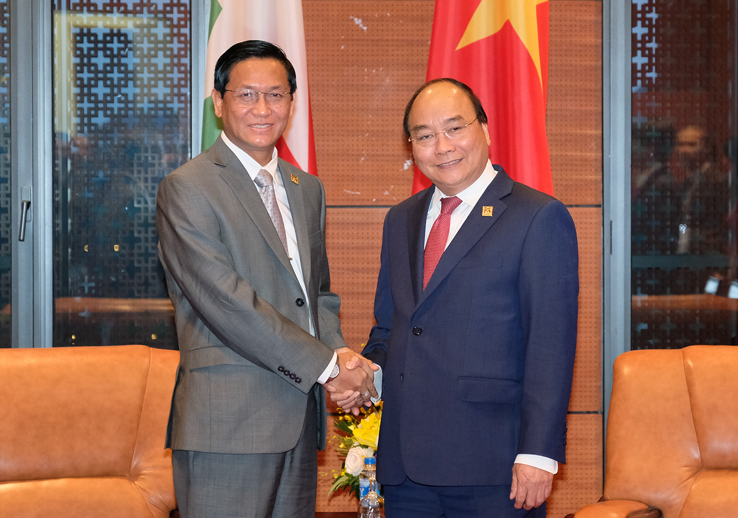 Đối tác Myanmar: Việt Nam và Myanmar có quan hệ cộng đồng tốt đẹp và phát triển rất nhanh chóng. Với tình hữu nghị giữa hai quốc gia, chúng tôi đánh giá cao tầm quan trọng của việc phát triển các mối quan hệ đối tác. Chúng tôi luôn tìm kiếm các đối tác tại Myanmar để xây dựng các dự án chung và phát triển bền vững trong tương lai.