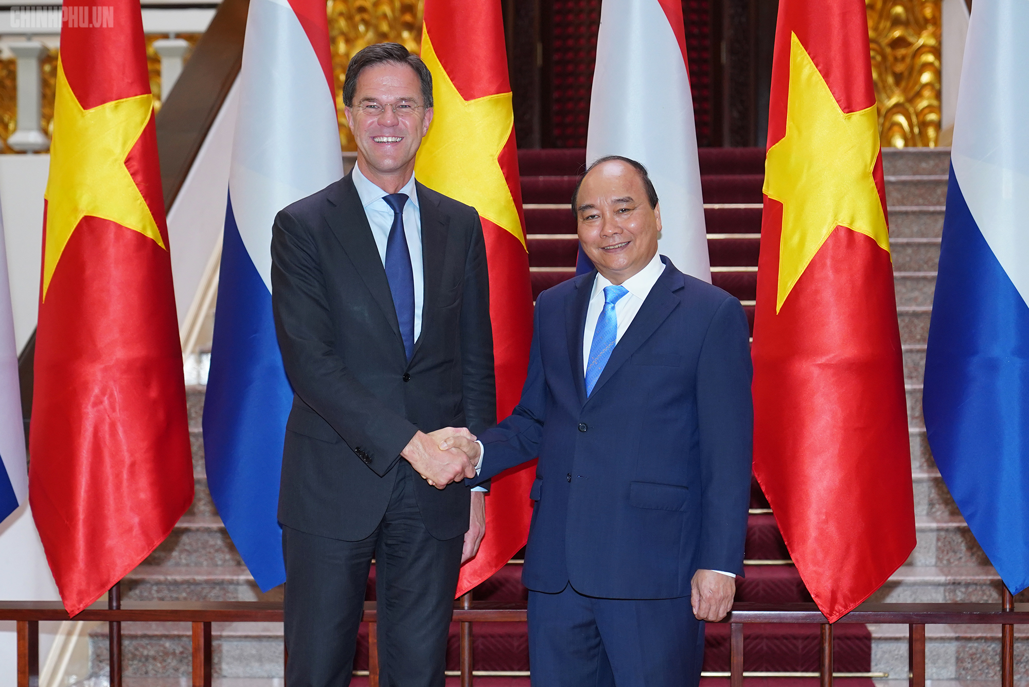 Thủ tướng Nguyễn Xuân Phúc luôn là người đại diện cho sự đoàn kết và phát triển của đất nước. Hình ảnh về Thủ tướng sẽ giúp chúng ta nhận thức rõ hơn về những nỗ lực và thành tựu của chính quyền và dân tộc Việt Nam trong những năm qua.
